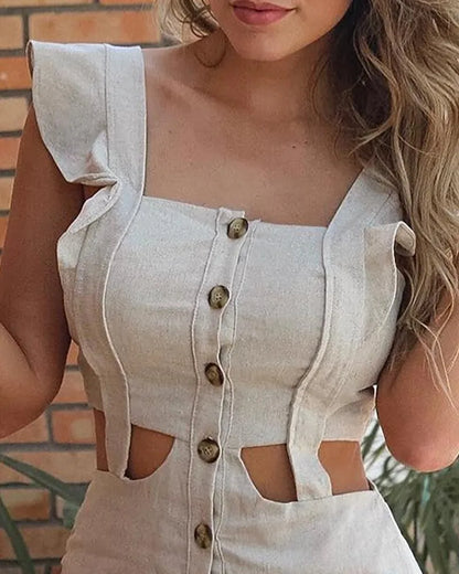 Macacão Feminino Elegante com Recortes Vazados – Sem Mangas, com Botões e Babados, Modelagem Slim, Cor Lisa, Estilo Fashion