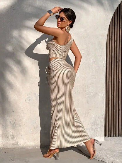 Conjunto Feminino Casual com Detalhe Listrado nos Ombros – Blusa Curta Plissada e Saia Sereia Plissada (Duas Peças)