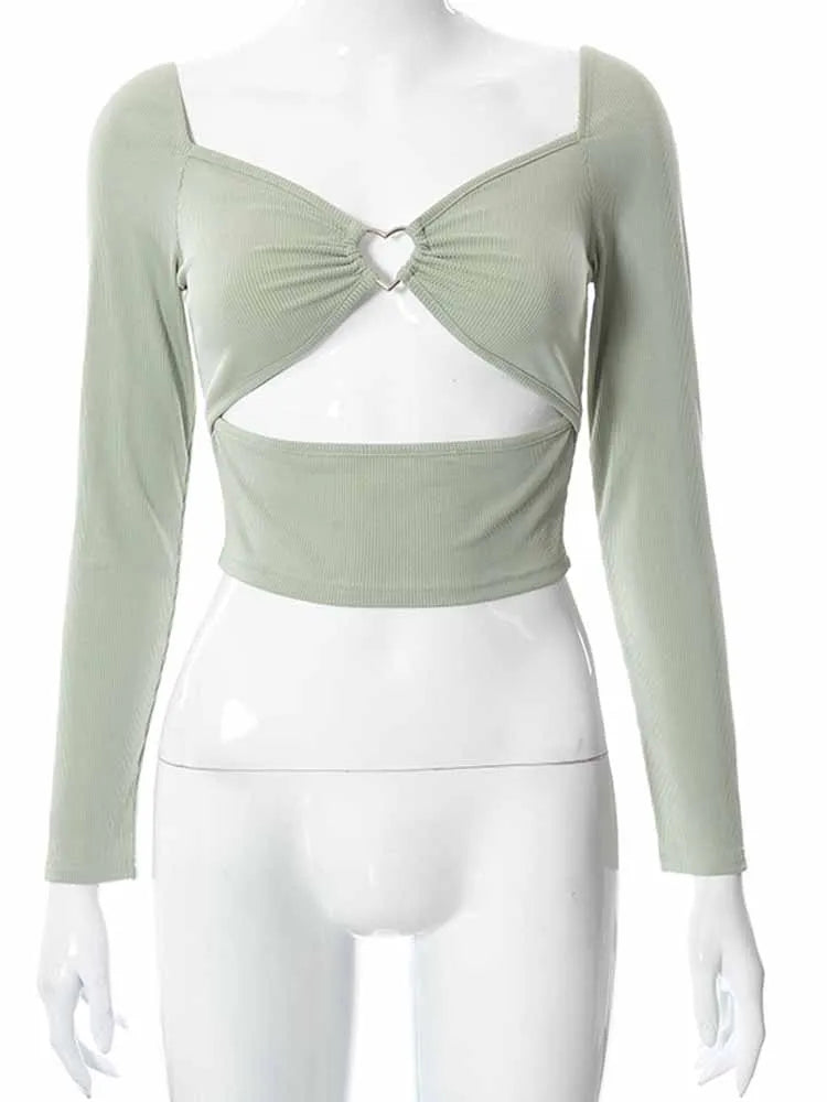 Top cropped feminino de malha, manga longa, decote em V com recortes, estilo casual