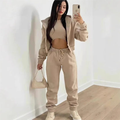 Conjunto Feminino Casual 3 Peças – Jaqueta com Zíper e Capuz, Regata e Calça Jogger de Cintura Alta (Estilo Esportivo)